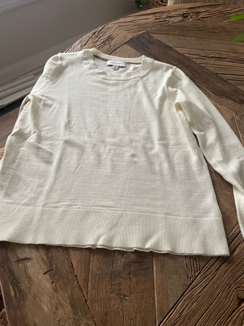 Women’s Free Assembly Cream Colored Sweater Size Medium Excellent Condition